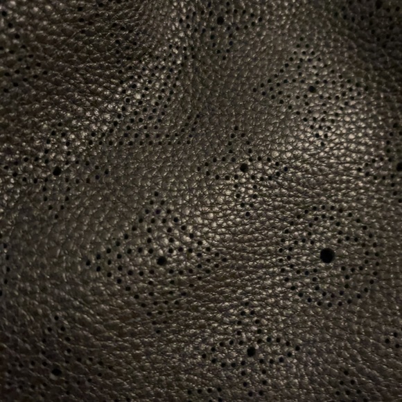 Louis Vuitton Mahina hobo bag. - Picture 11 of 11